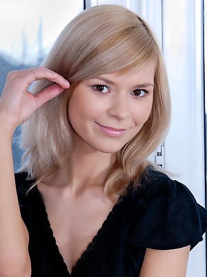 Paloma shows off her spectacular breasts pics ~ SexyNakedModels.com