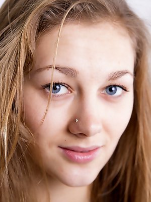 Little blonde cutie pics ~ SexyNakedModels.com